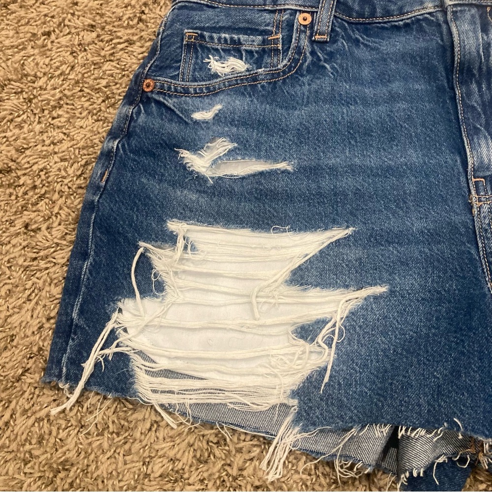 NWT: American Eagle Strigid Ripped Denim Mom Shorts Mid Wash 8 Distressed Trendy - Picture 3 of 15